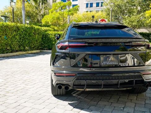 Used 2022 Lamborghini Urus image 24
