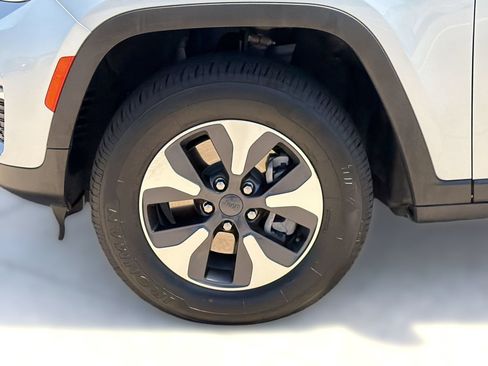 Used 2023 Jeep Grand Cherokee 4WD 4xe image 13