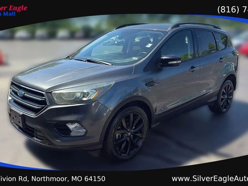 Used 2017 Ford Escape Titanium FWD image 11