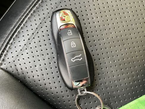 Used 2018 Porsche Macan AWD/4WD image 29