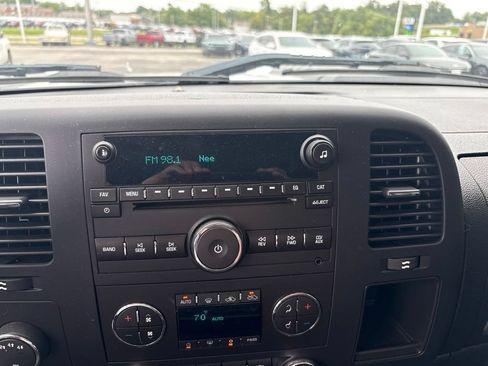Used 2013 Chevrolet Silverado 2500 LT w/ Interior Plus Package AWD/4WD image 17