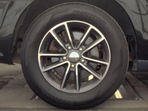 Used 2017 Dodge Grand Caravan SXT FWD image 11