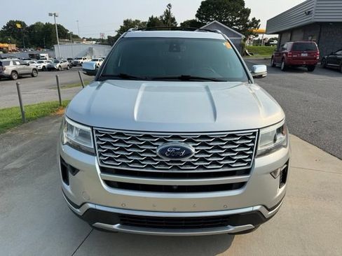 Used 2018 Ford Explorer Platinum AWD/4WD image 3