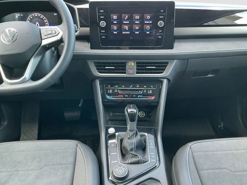 New 2025 Volkswagen Taos SE image 11