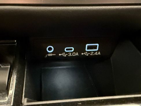 Used 2024 Subaru Outback Premium image 13