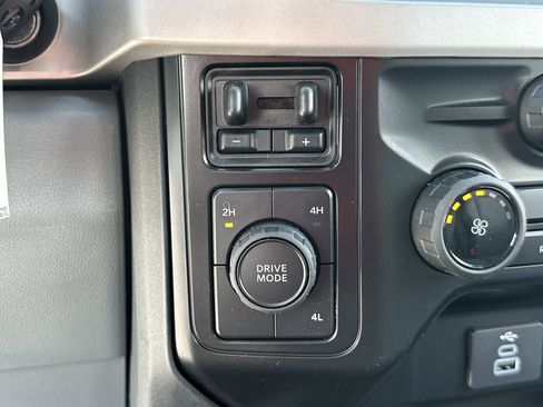 New 2025 Ford F550 4x4 SuperCab Super Duty image 4