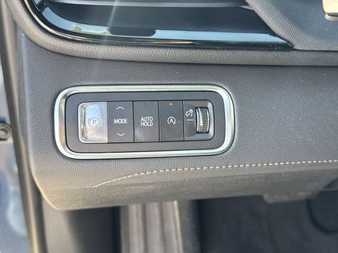 Used 2025 Buick Enclave Preferred FWD image 35