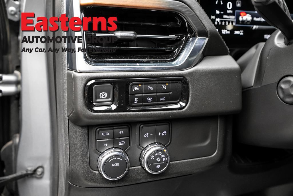 Used 2025 GMC Yukon Denali AWD/4WD image 23