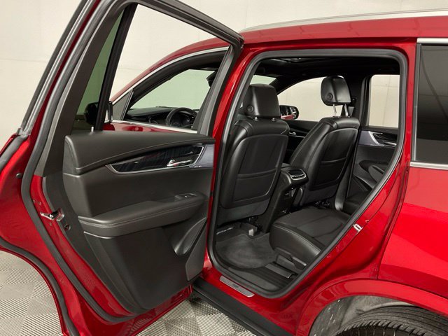 Used 2025 Cadillac XT6 Premium Luxury w/ Technology Package AWD/4WD image 30