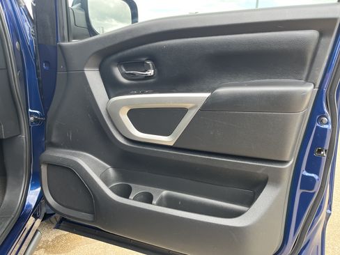 Used 2024 Nissan Titan SV w/ SV Convenience Package RWD image 24