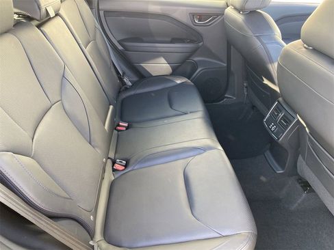 Used 2025 Subaru Forester Limited image 9