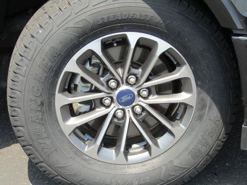 Used 2018 Ford F150 XLT w/ Equipment Group 302A Luxury AWD/4WD image 5