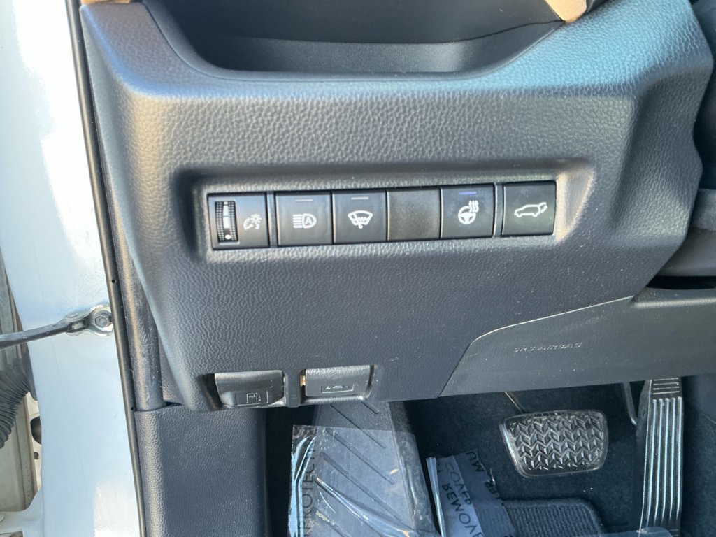 Used 2019 Toyota RAV4 XLE Premium w/ Cold Weather Package AWD/4WD image 18