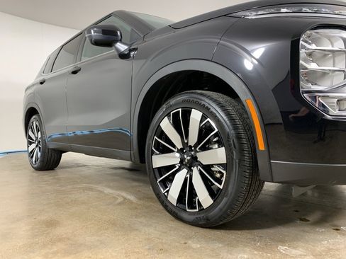 Used 2025 Mitsubishi Outlander SE image 6