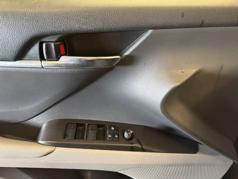 Used 2022 Toyota Camry LE image 17