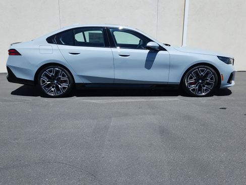 New 2027 BMW 540i xDrive w/ M Sport Package AWD/4WD image 3