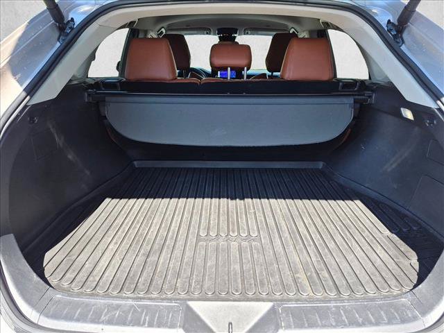 Used 2024 Toyota Venza LE AWD/4WD image 6