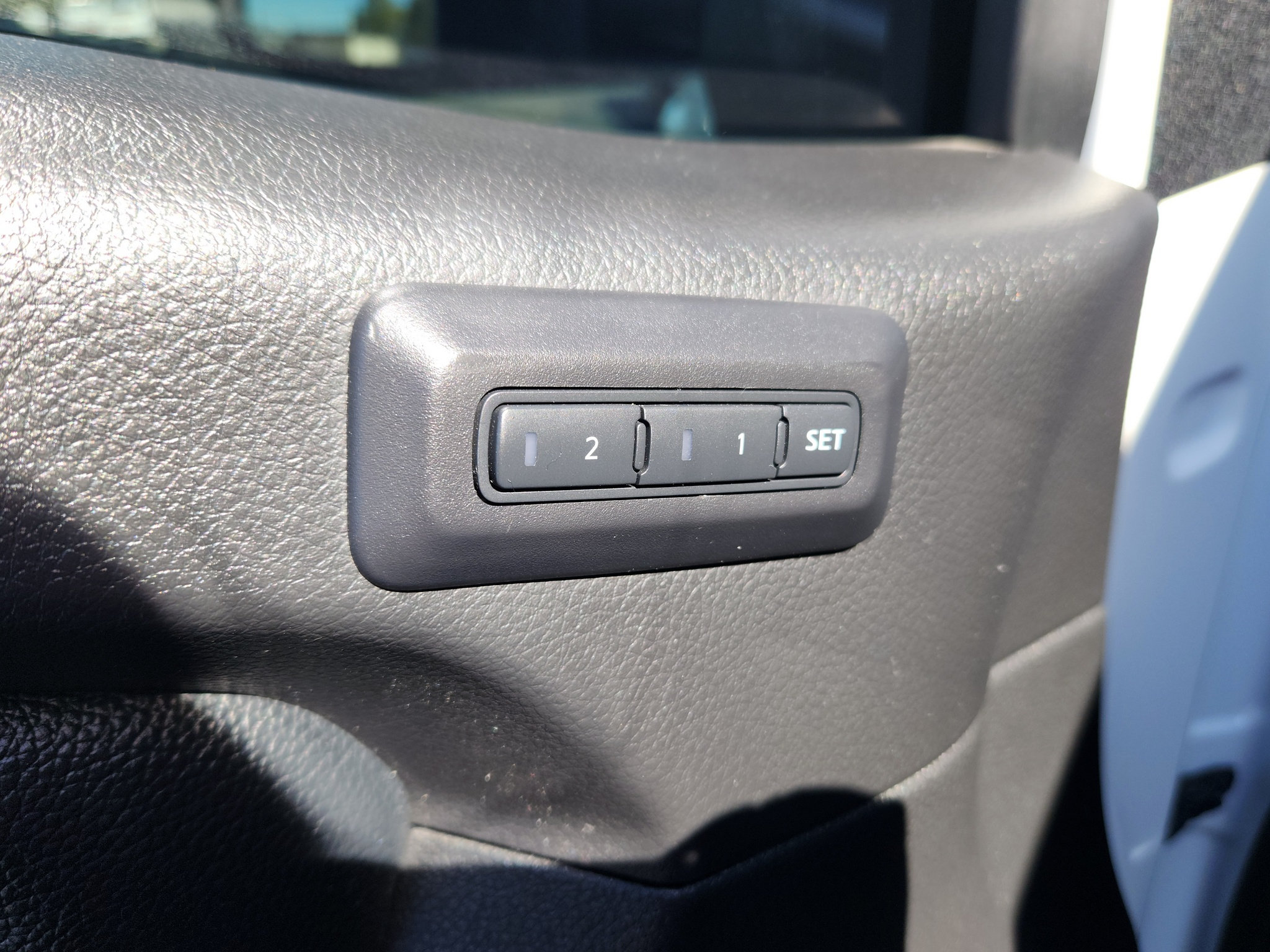 Used 2018 Nissan Titan PRO-4X w/ Pro-4x Convenience Package AWD/4WD image 21