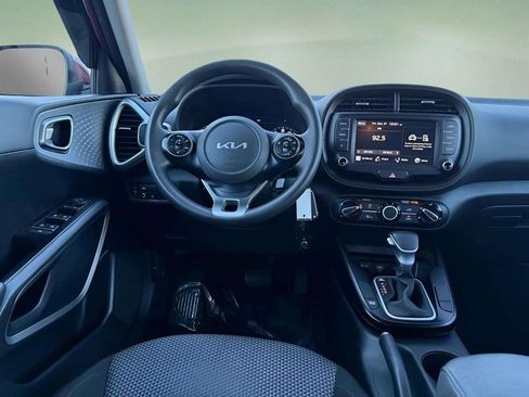 Used 2022 Kia Soul LX w/ Technology Package image 10
