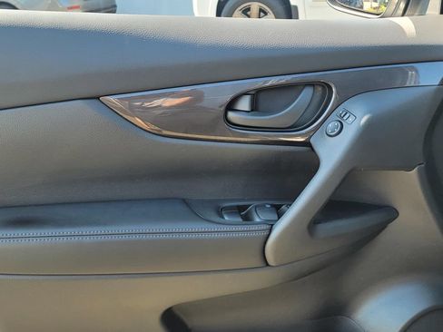 Used 2019 Nissan Rogue S AWD/4WD image 11
