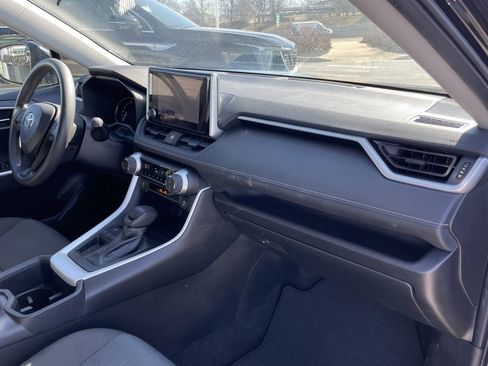 Used 2024 Toyota RAV4 XLE image 29