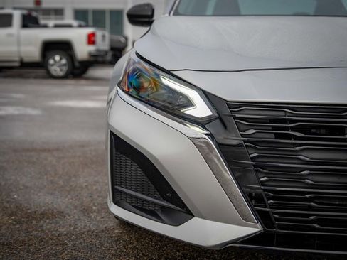 Used 2024 Nissan Altima 2.5 SV image 4