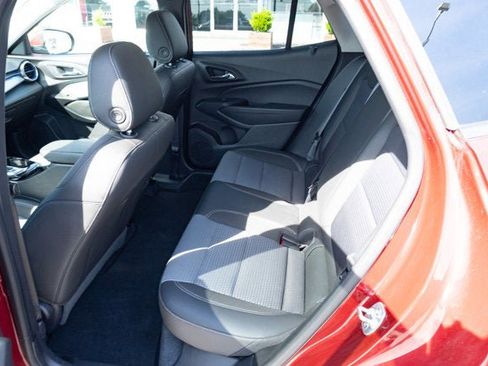 Used 2025 Chevrolet Trax LT FWD image 27