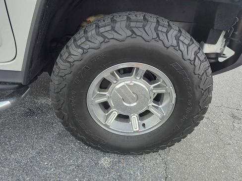 Used 2005 HUMMER H2 w/ Preferred Equipment Group image 15