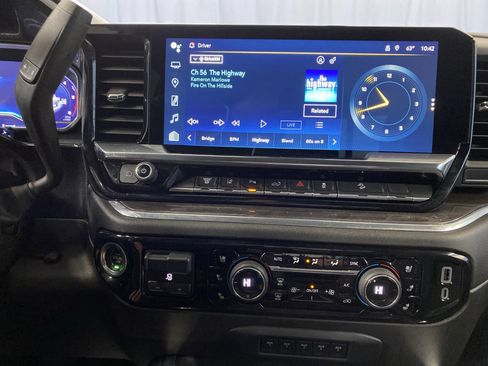 Used 2024 Chevrolet Silverado 2500 LTZ w/ LTZ Convenience Package image 13