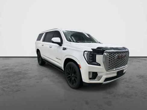 Used 2021 GMC Yukon XL Denali w/ Denali Premium Package RWD image 6