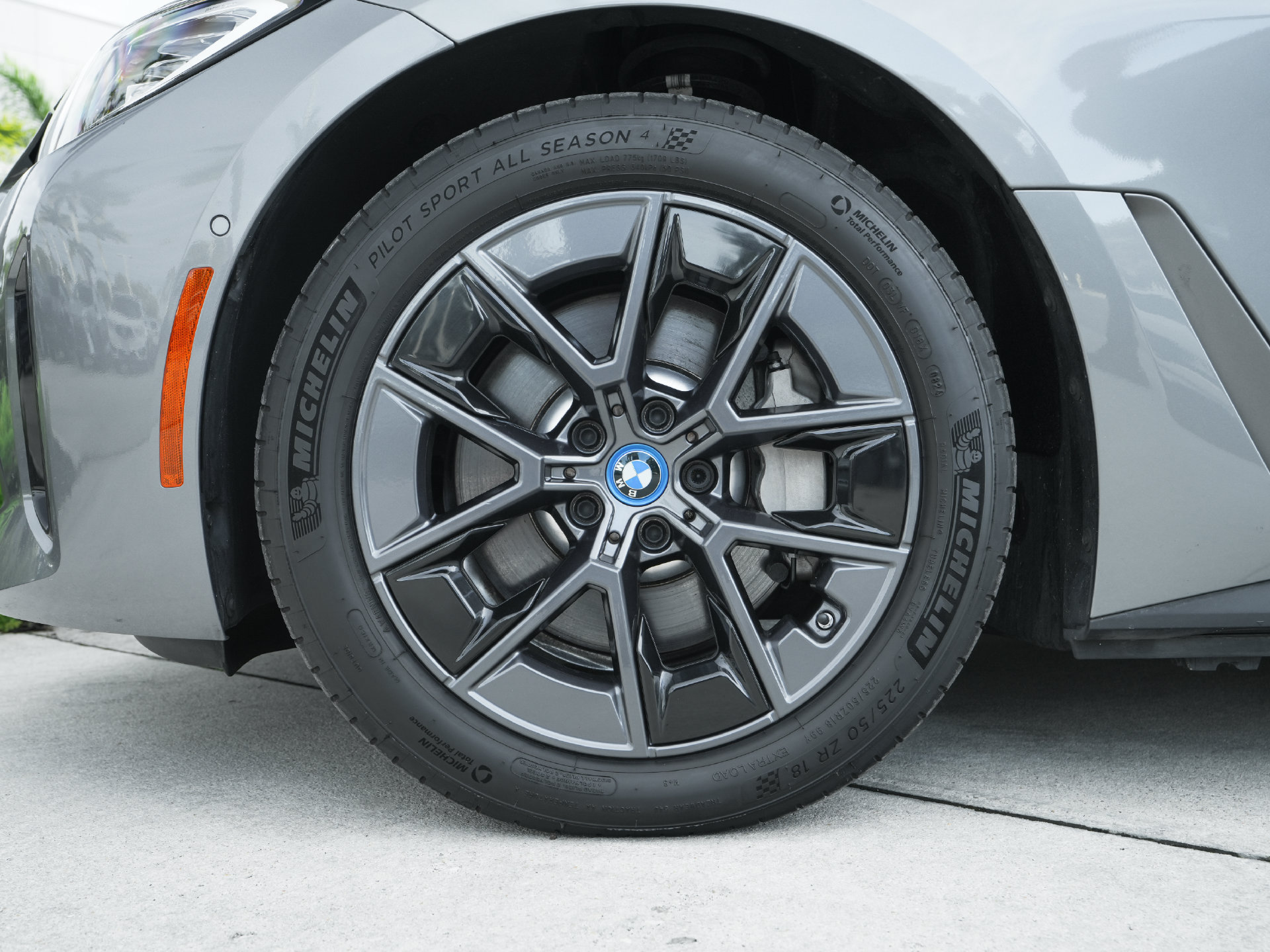 Used 2024 BMW i4 eDrive35 w/ Convenience Package RWD image 34
