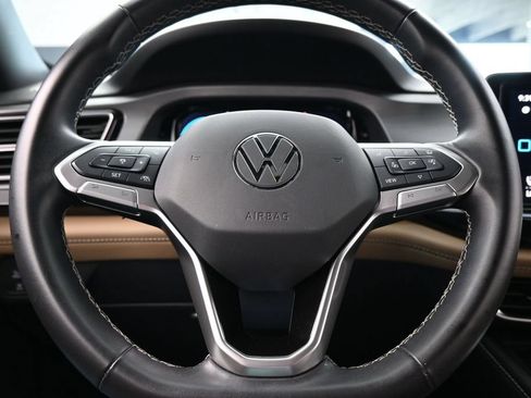 Used 2025 Volkswagen Atlas Cross Sport SE FWD image 25
