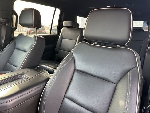 Used 2024 Chevrolet Suburban Premier image 17