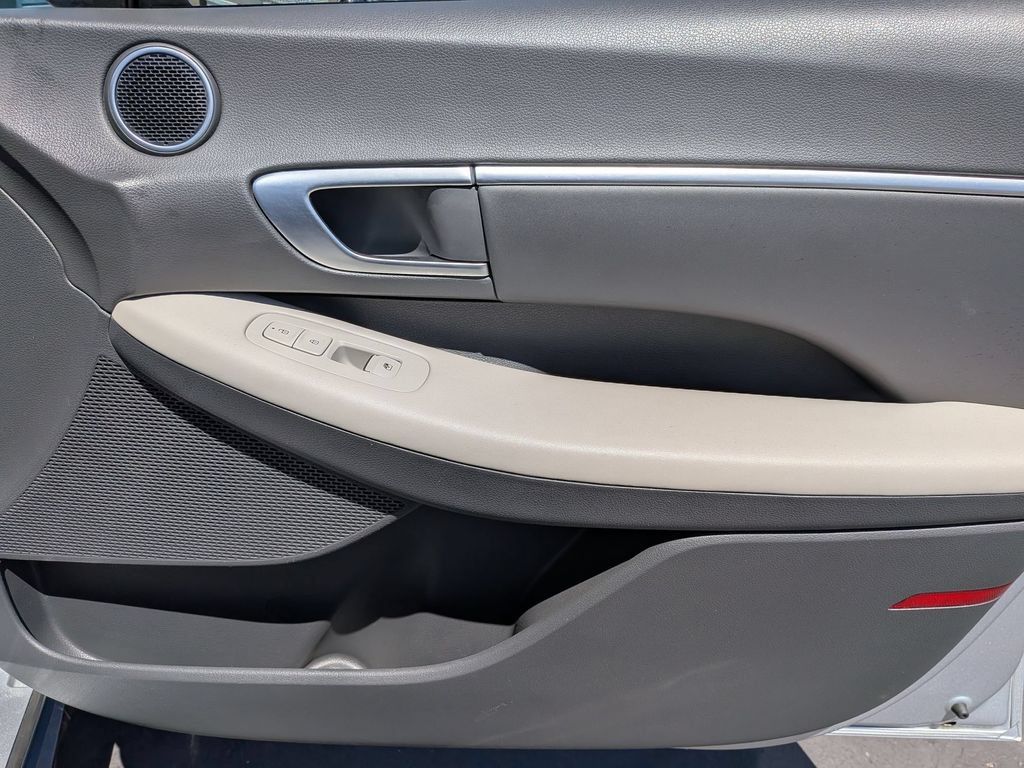 Used 2025 Hyundai Sonata SEL FWD image 32