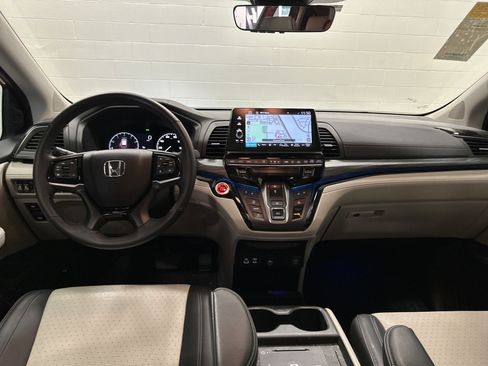 Used 2025 Honda Odyssey Elite image 37