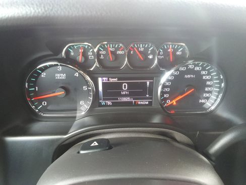 Used 2015 Chevrolet Suburban LT image 22