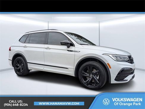 Certified 2024 Volkswagen Tiguan SE R-Line image 1