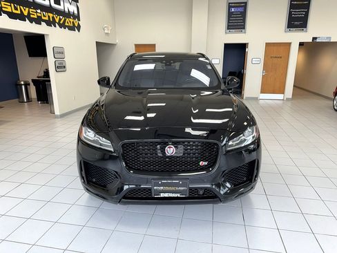 Used 2019 Jaguar F-PACE S image 3