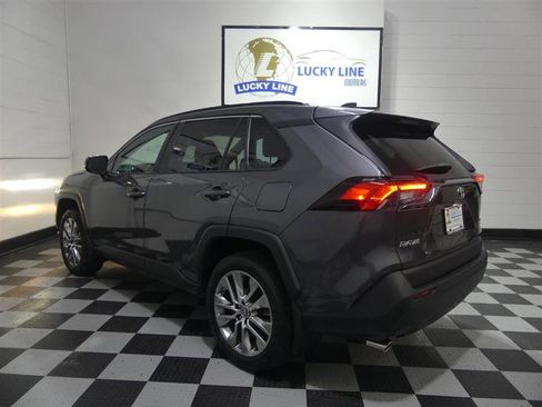 Used 2019 Toyota RAV4 XLE Premium image 11