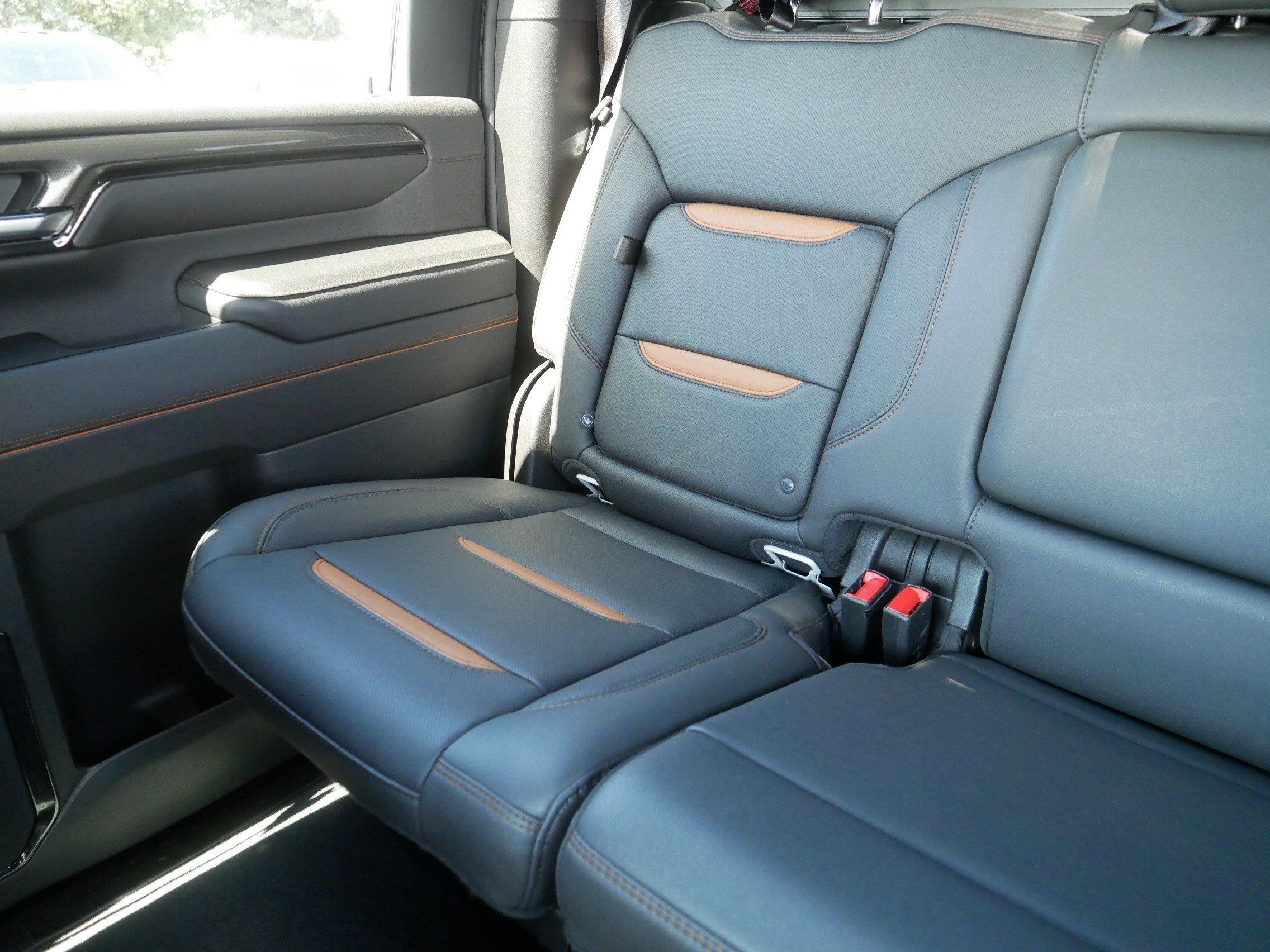 Used 2024 GMC Sierra 2500 AT4 w/ AT4 Premium Plus Package AWD/4WD image 12