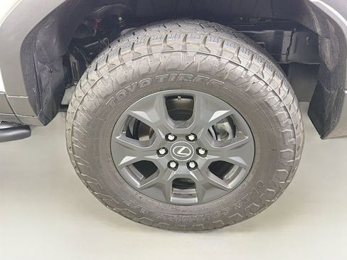 Used 2024 Lexus GX 550 image 32