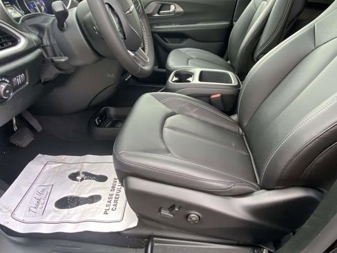 New 2026 Chrysler Pacifica Select image 36