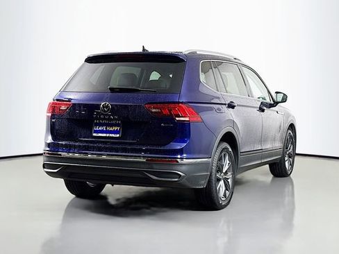 Used 2022 Volkswagen Tiguan SE w/ Panoramic Sunroof Package image 7
