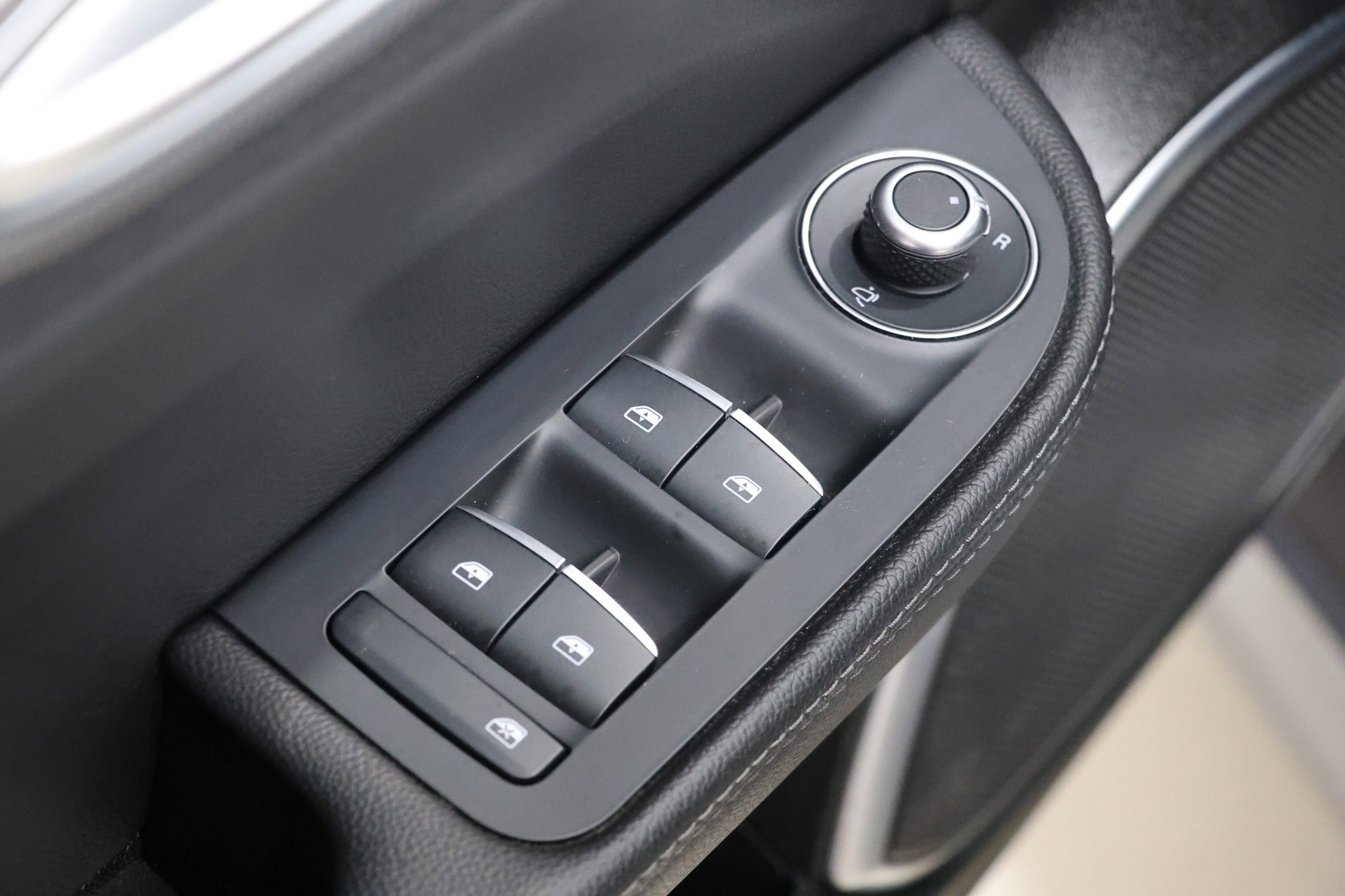 Certified 2023 Alfa Romeo Giulia Veloce AWD/4WD image 18