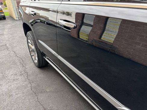 Used 2018 Cadillac Escalade Platinum AWD/4WD image 13