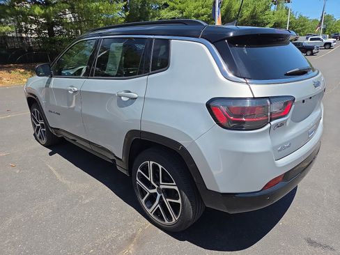 Used 2025 Jeep Compass Limited w/ Elite Group AWD/4WD image 5