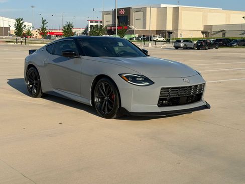 Used 2023 Nissan Z w/ Floor Mat Package (L93) RWD image 3