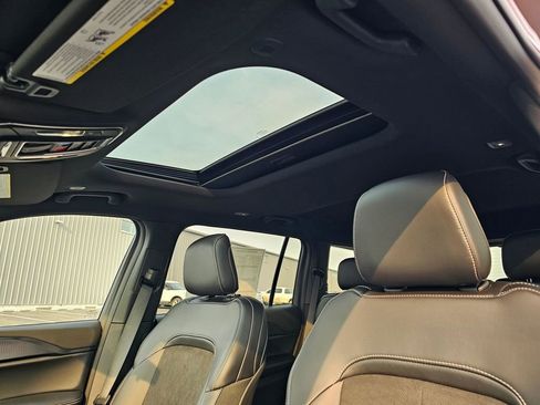 New 2025 Jeep Grand Cherokee L Altitude image 16