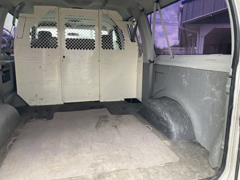 Used 2011 Ford E-150 and Econoline 150 Wagon w/ PWR Windows & Locks Group RWD image 9