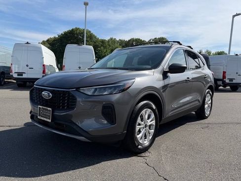 Used 2023 Ford Escape Active AWD/4WD image 3